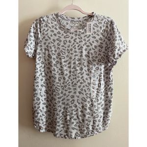 Gray cheetah print soft tee, Old Navy, Size Medium. Brand new!